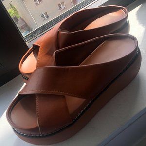 NWOT Brown Bounce Sandals